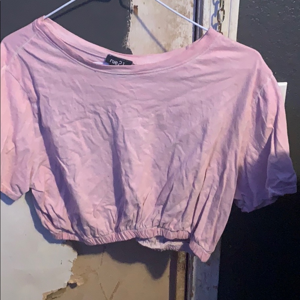 Cropped pink shirt